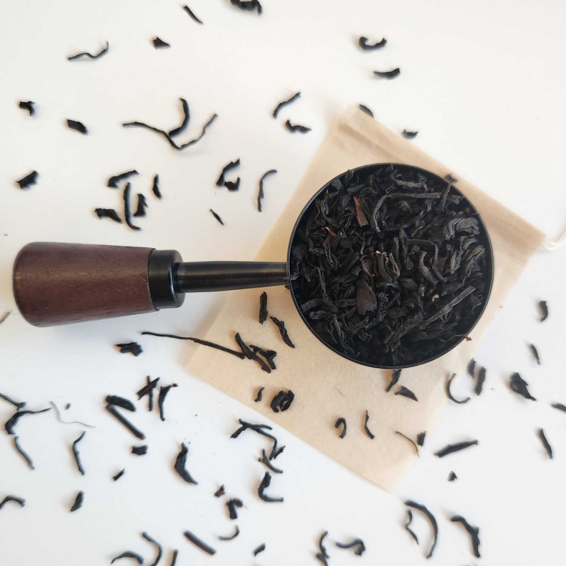 Monimo biodegradable and home compostable eco-friendly teabag pictured with Premium Earl Grey tea leaves.